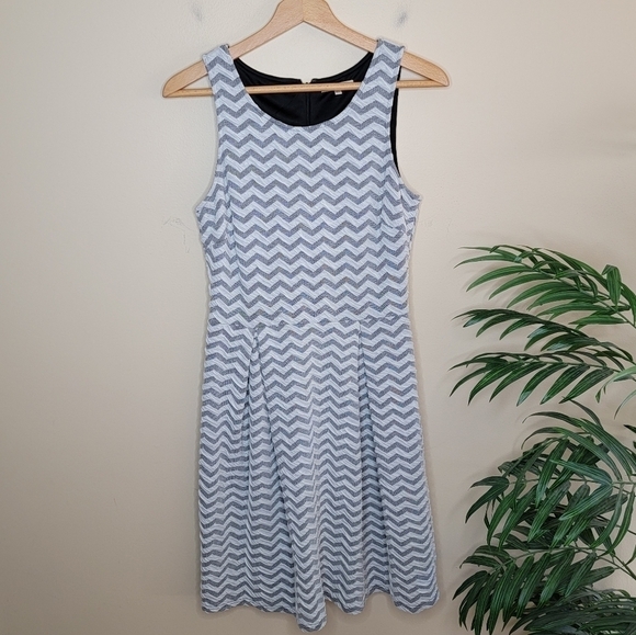 Stitch Fix 41 Hawthorn | Jace Gray & White Chevron Fit & Flare Dress Size Medium - Picture 1 of 4